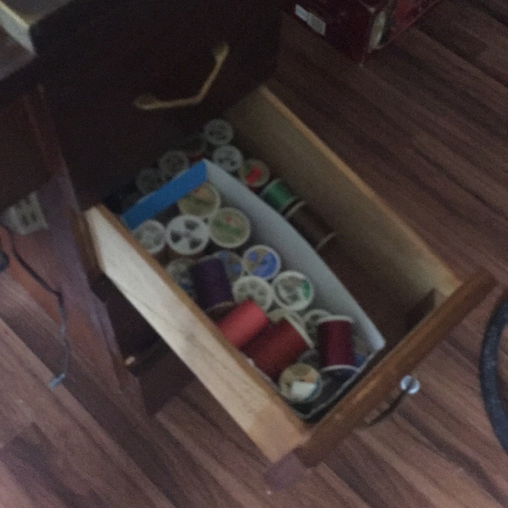 Sewing machine - Picture 5 of 6